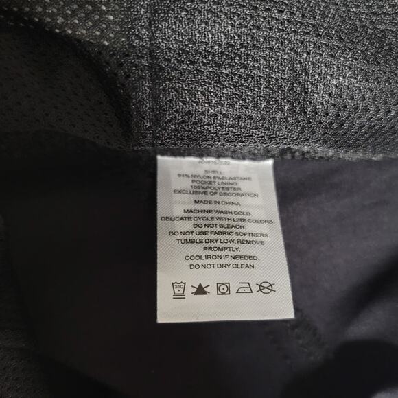 Eddie Bauer Black Athleisure Rainer Shorts Size 14 - Picture 10 of 11